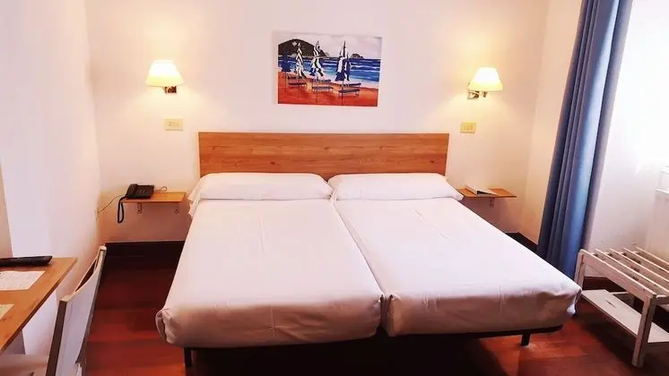 Büyük Yataklı Tek Kişilik Oda