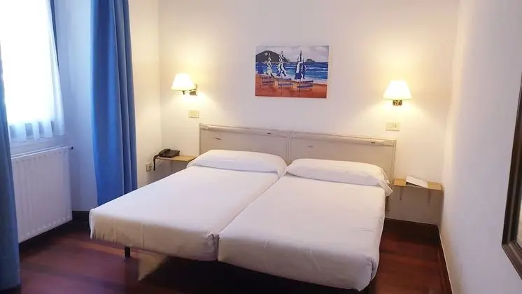 Büyük Yataklı Tek Kişilik Oda