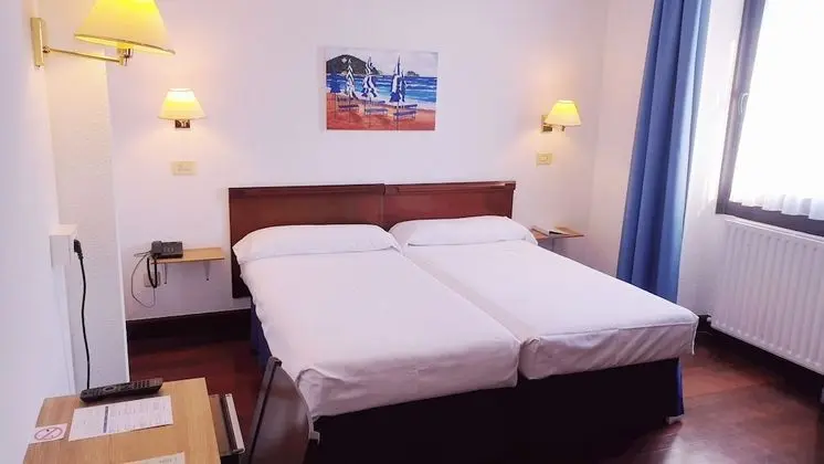 Büyük Yataklı Tek Kişilik Oda