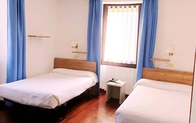 Büyük Yataklı Tek Kişilik Oda