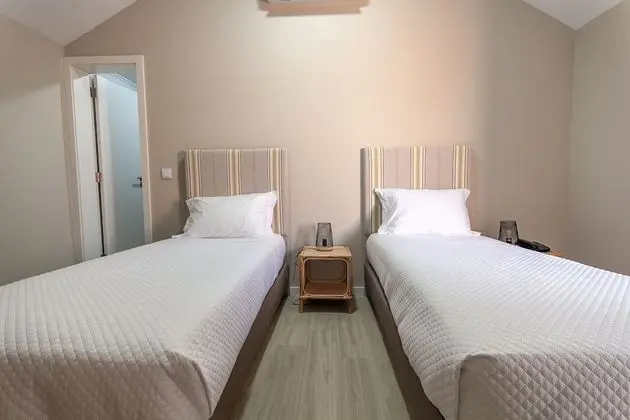 Tek Büyük veya İki Ayrı Yataklı Oda, Banyolu/Duşlu