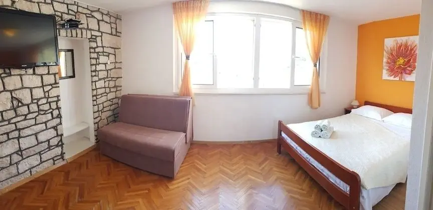 Ev (Žarko - 50m from the sea - H(6+2))