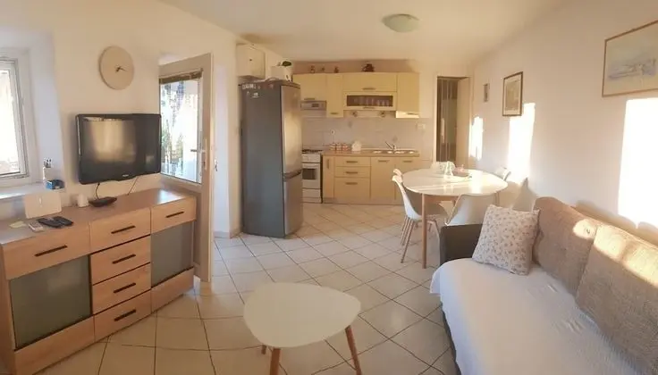 Ev (Žarko - 50m from the sea - H(6+2))