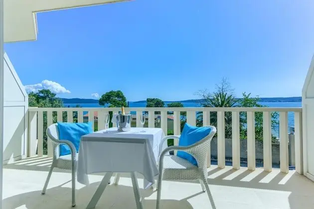 Deluxe Tek Büyük veya İki Ayrı Yataklı Oda, Teras, Deniz Manzaralı