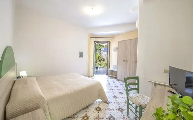 Family Oda, Balkon, Bahçe Manzaralı
