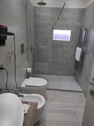 Design Tek Büyük Yataklı Oda, 1 Yatak Odası, Banyolu/Duşlu