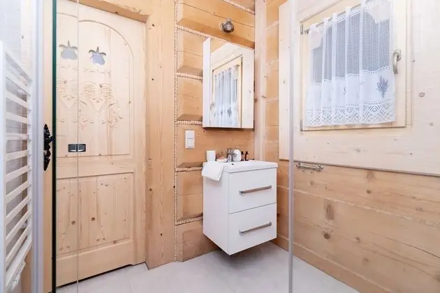 Ev, 6 Yatak Odası, Sauna, Dağ Yamacı