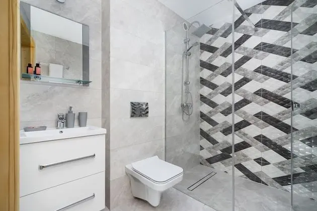 Ev, 6 Yatak Odası, Sauna, Dağ Yamacı