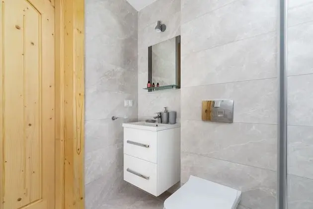 Ev, 6 Yatak Odası, Sauna, Dağ Yamacı