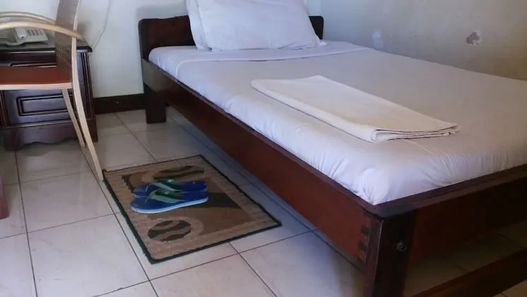 Tek Büyük Yataklı Oda, Ortak Banyo