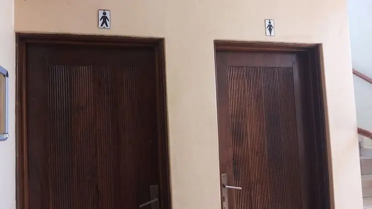 Tek Büyük Yataklı Oda, Ortak Banyo