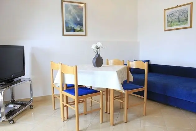 Apart Daire (Zdenka - 10 m from the beach - A1(4+2)