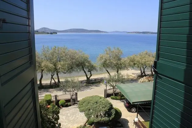 Apart Daire (Zdenka - 10 m from the beach - A1(4+2)