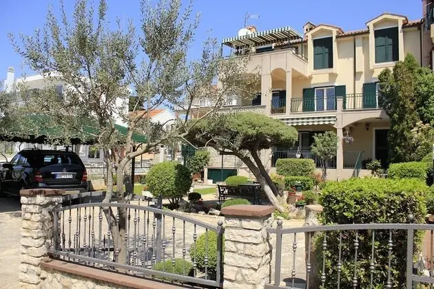Apart Daire (Zdenka - 10 m from the beach - A1(4+2)