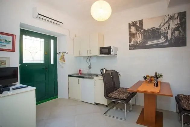 Apart Daire (Zdrav - with big terrace - A1(4))