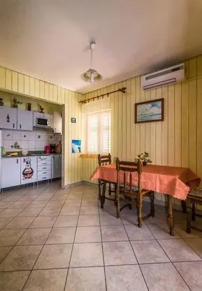 Apart Daire (Zdravko - 5 m from beach - A1(2))