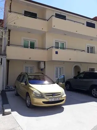 Apart Daire (Zdravko - with parking - A1(4+1))