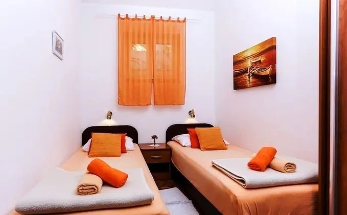 Ev (Zdravko - sea view & peaceful nature )