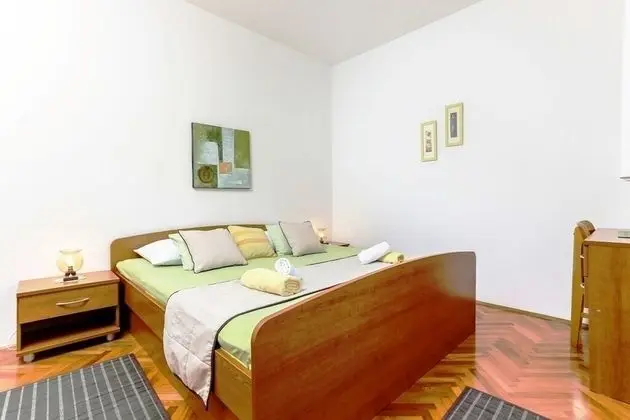 Ev (Zdravko - sea view & peaceful nature )