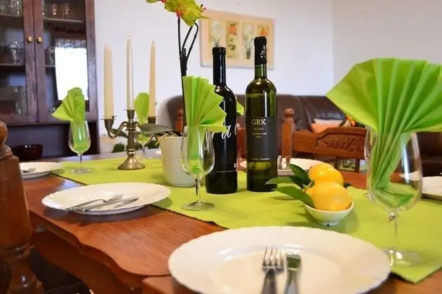 Ev (Zdravko - sea view & peaceful nature )