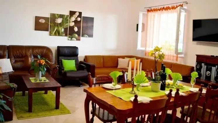 Ev (Zdravko - sea view & peaceful nature )