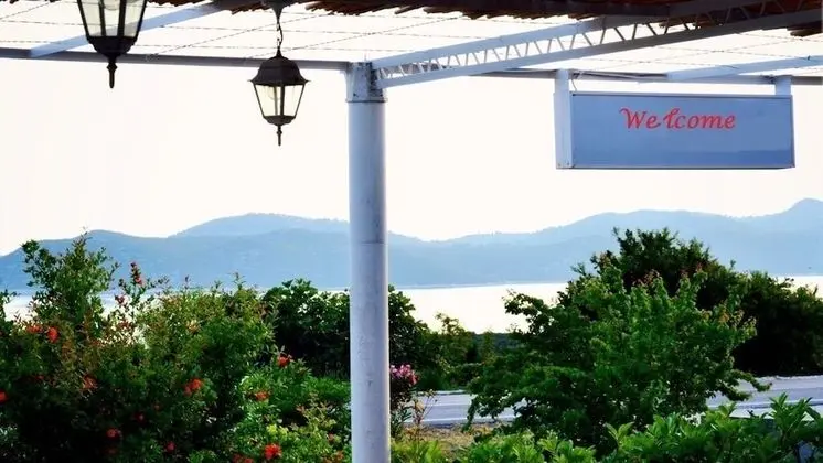 Ev (Zdravko - sea view & peaceful nature )