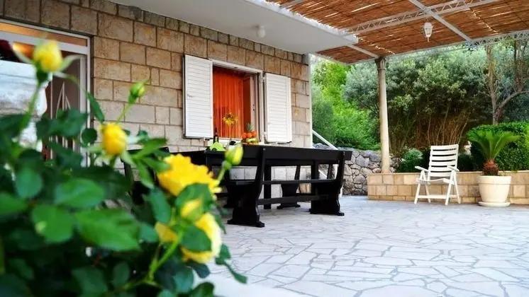 Ev (Zdravko - sea view & peaceful nature )