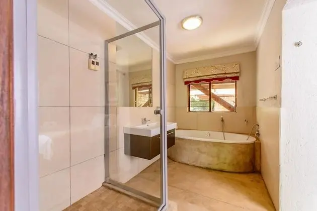Luxury Tek Büyük Yataklı Oda
