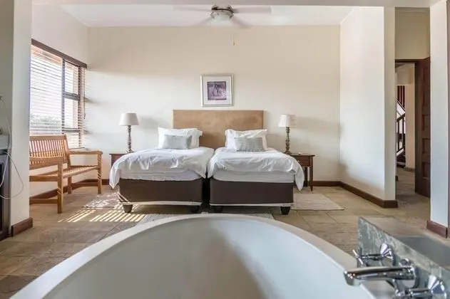 Shongololo Lodge