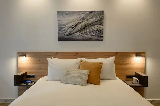 Superior Double Room, 1 Queen Bed, Ground Floor Balcony, City View