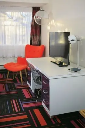 Standard Oda, 2 Büyük (Queen) Boy Yatak (Zed 2 Bed)