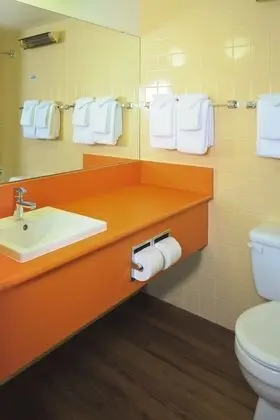 Standard Oda, 2 Büyük (Queen) Boy Yatak (Zed 2 Bed)