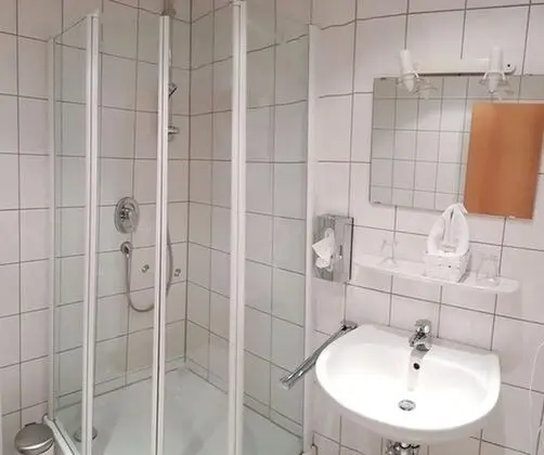 Tek Büyük Yataklı Oda, Sigara İçilmez