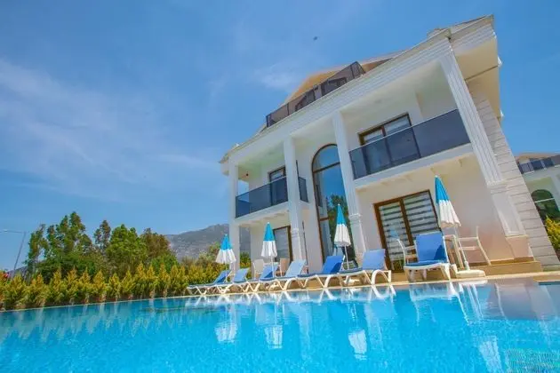 Silver Sami Villa Oda