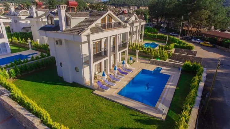 Silver Sami Villa Oda