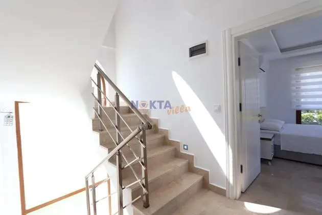 Silver Sami Villa Oda