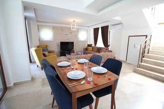 Silver Sami Villa Oda