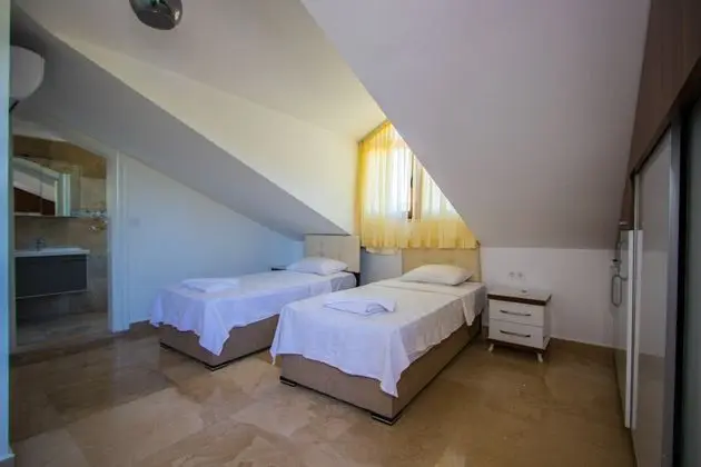 Silver Sami Villa Oda