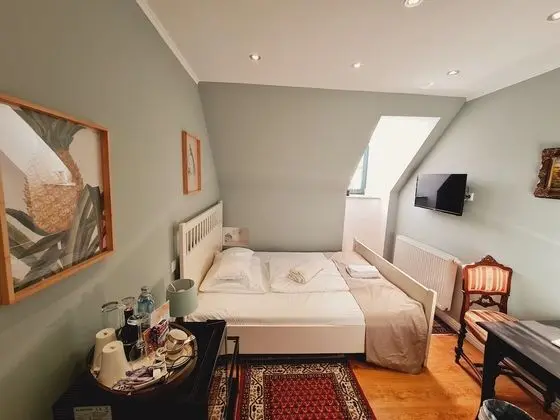 Standard Tek Büyük Yataklı Oda