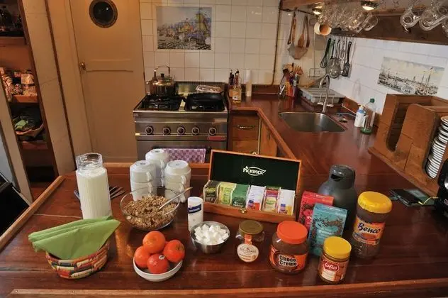 İki Ayrı Yataklı Oda, Ortak Banyo