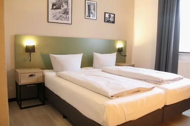 Business Tek Büyük Yataklı Oda