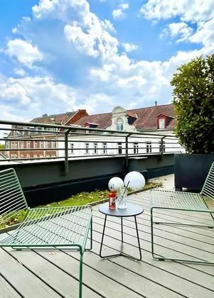 Double penthouse
