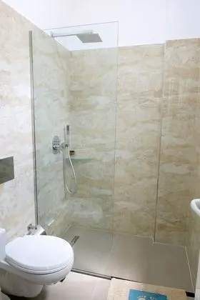 Tek Büyük Yataklı Oda, Balkon