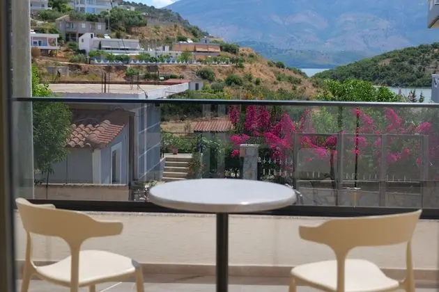 Üç Kişilik Oda, Balkon