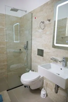 Üç Kişilik Oda, Balkon