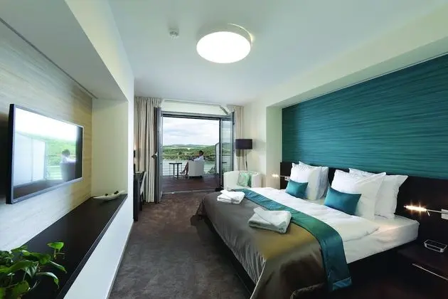Luxury Tek Büyük veya İki Ayrı Yataklı Oda, Balkon, Göl Manzaralı