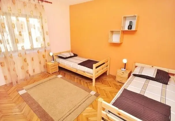 Ev (Zeljka - 60 m from sea - H(6+2))