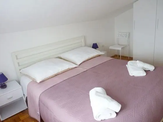 Apart Daire (Željko - affordable and with sea vie)