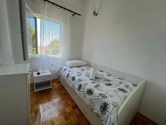 Apart Daire (Željko - affordable and with sea vie)
