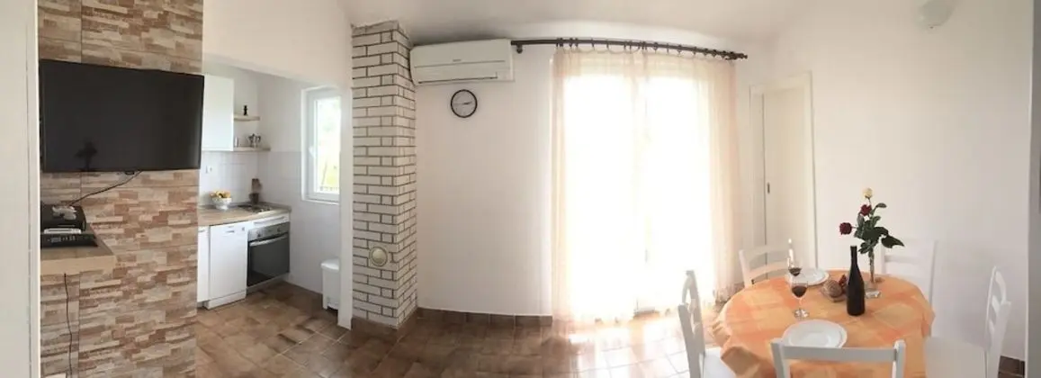 Apart Daire (Željko - affordable and with sea vie)